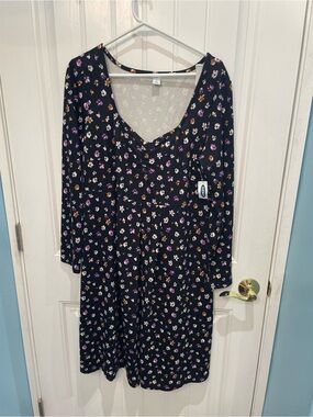 Old Navy Black Floral Long-Sleeve V-Neck Dress